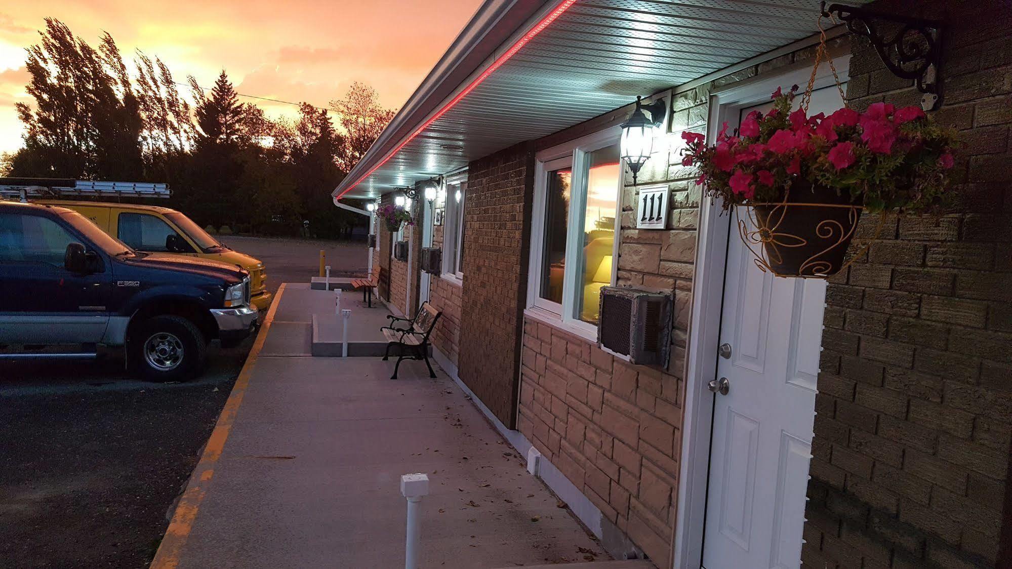 Westway Inn Motel Neepawa Dış mekan fotoğraf
