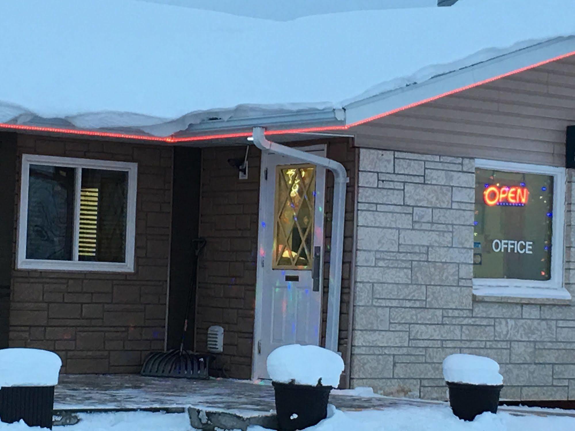 Westway Inn Motel Neepawa Dış mekan fotoğraf